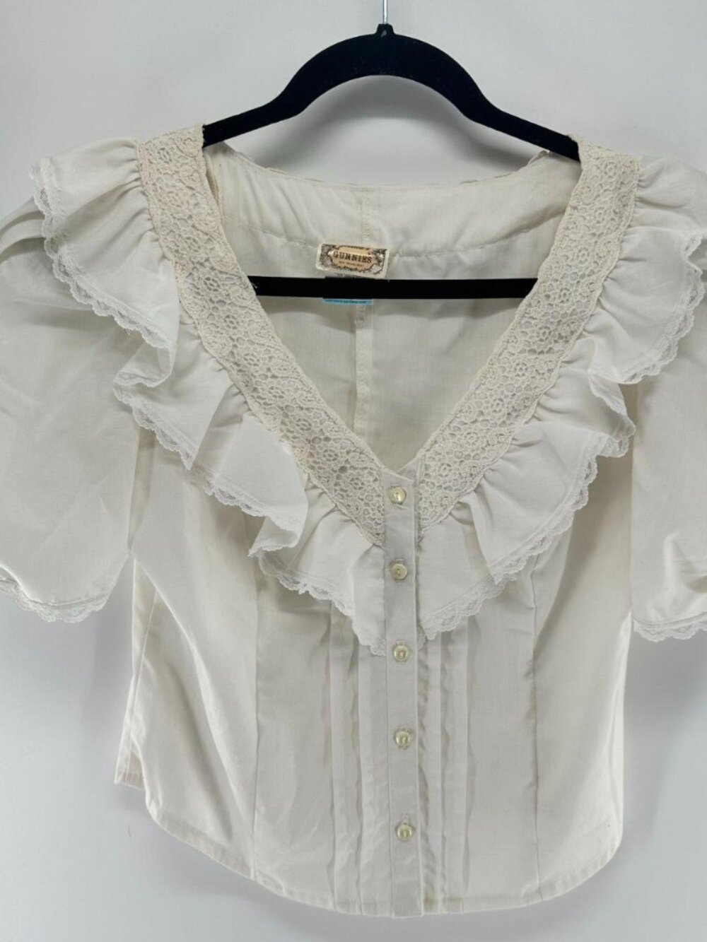 Jessica Gunnies 70' Vintage shirt with lace